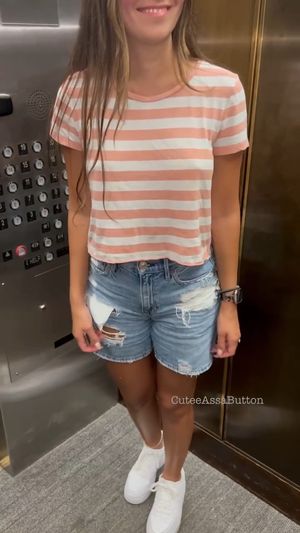 Novinha tetuda no elevador 🛗